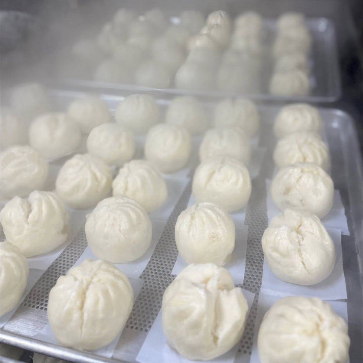 Banh bao dac biet nhan thit trung muoi & trung cut (Hop 4 cai)