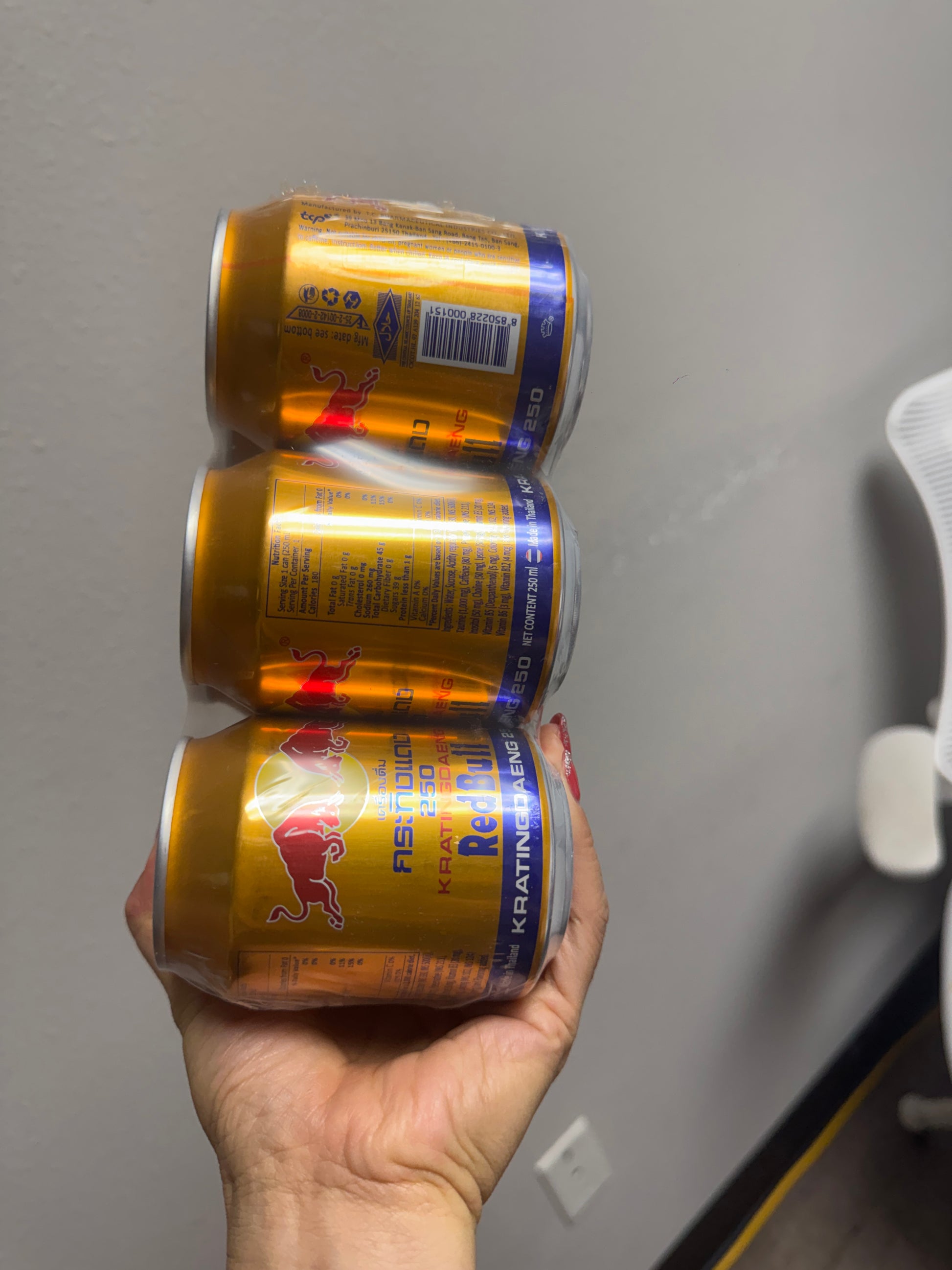 Nuoc tang luc Red Bull-1loc 6lon