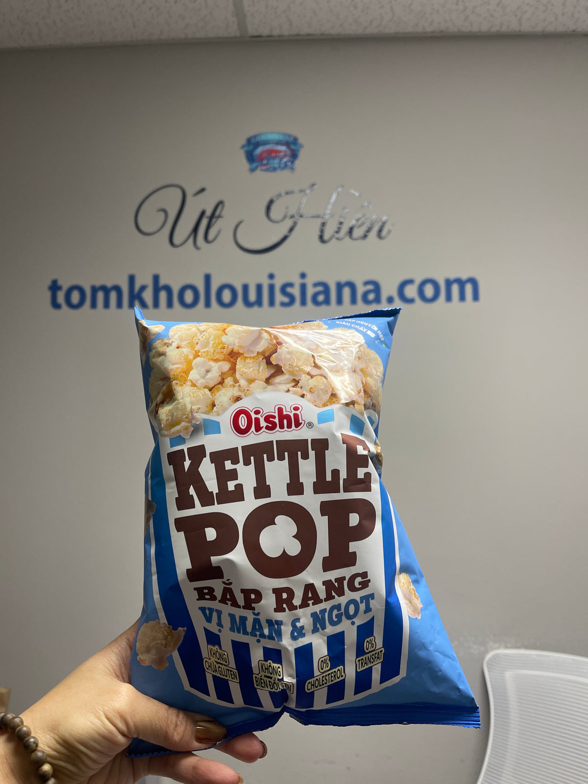 Chips Oishi kettle pop-bap rang vi man & ngot