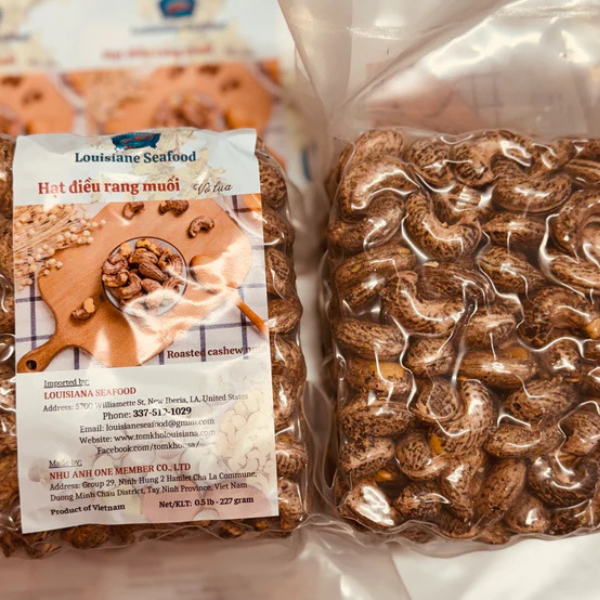 Roasted salted cashew nuts with skin 1.1 lb/500 g
